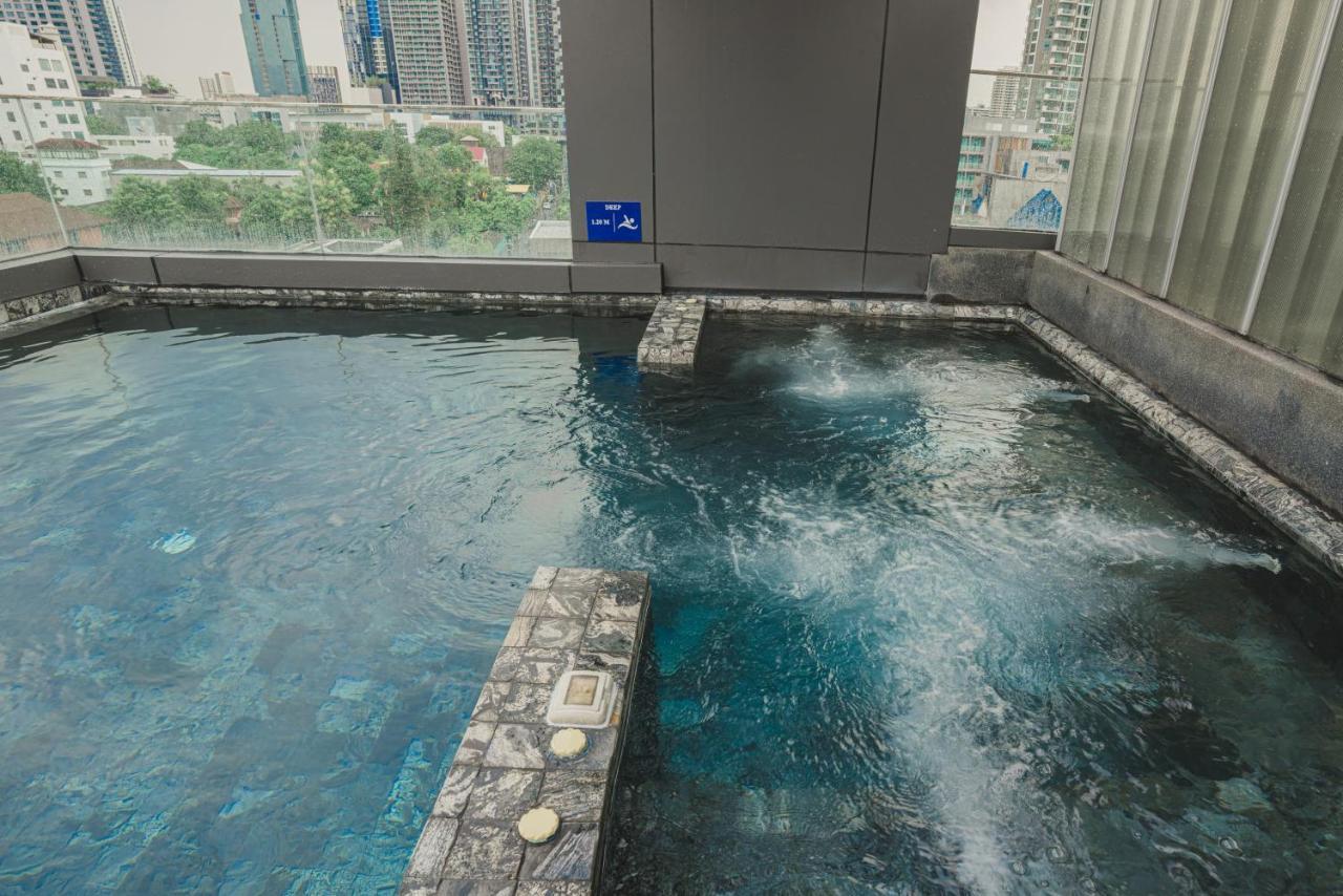 Voque Hotel & Serviced Residence Sukhumvit 51 Банкок Екстериор снимка